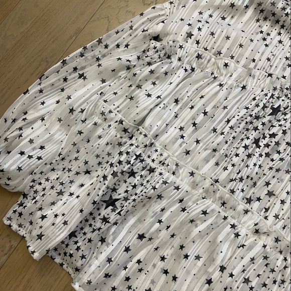 Vici Star Print Ruffle Blouse - Picture 4 of 5